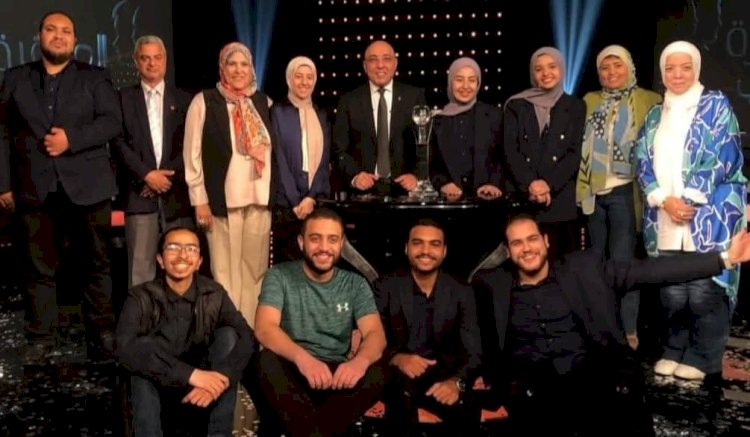 محافظ الثغر يهنئ أبطال مراكز الشباب بعد تتويجهم بلقب "العباقرة أصحاب"