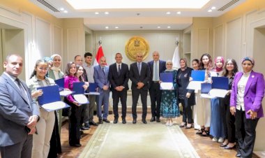 وزير التربية والتعليم يكرم الطلاب أوائل مدارس النيل المصرية الدولية