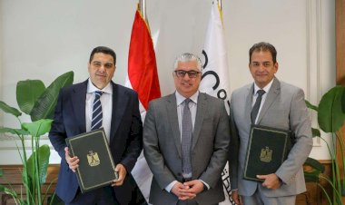 رئيس اقتصادية قناة السويس يشهد توقيع عقد مشروع شركة "الأهرام للكيماويات" لإنتاج الفورمالدهيد