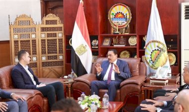 نائب وزير الصحة يبحث مع محافظ مطروح دعم البنية الصحية وتسريع مشروعات التطوير بالمحافظة