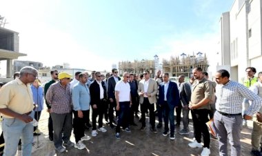 وزير الإسكان يتفقد مشروع "مارينا ٨" وتطوير الطريق الرئيسي لمدخل مارينا 5