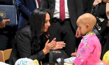 وزيرة التضامن الاجتماعي تلتقي المرضى بمستشفى شفاء الأورمان بمدينة طيبة بالأقصر