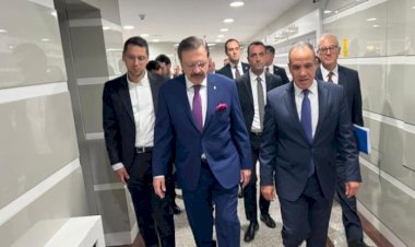 وزير الخارجية يزور مقر اتحاد الغرف والبورصات التركية (TOBB) في أنقرة