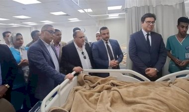 وزير الثقافة يزور طلاب أسوان المصابين في حادث طريق إسنا للاطمئنان على حالتهم الصحية
