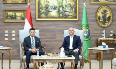 وزير الشباب ومحافظ الإسماعيلية يلتقيان اللجنة المؤقتة لإدارة شئون النادي الإسماعيلي بديوان المحافظة