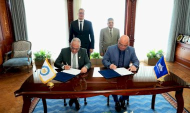 البترول وقناة السويس توقعان مذكرة تفاهم حول الإجراءات التنفيذية لإنشاء محطة لإسالة وتموين الغاز الطبيعي المسال