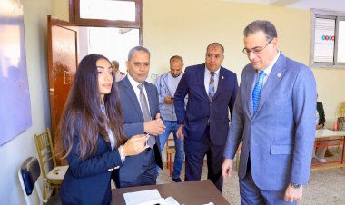 رئيس الجهاز المركزي للتنظيم والإدارة يدلي بصوته في انتخابات مجلس النواب