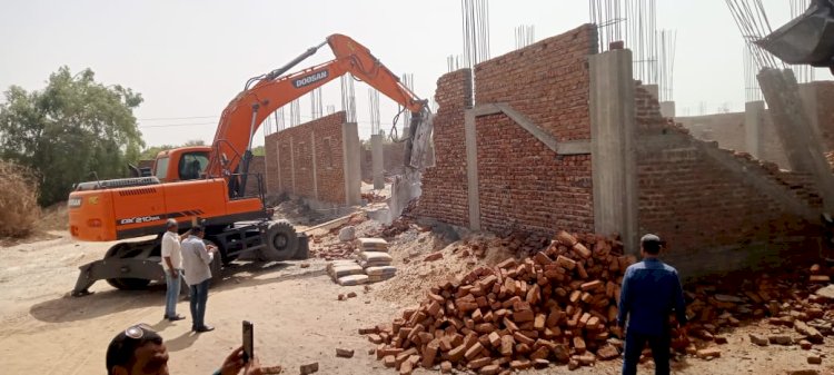 وزير الإسكان يُصدر ( 4 ) قرارات لإزالة التعديات ومخالفات البناء بالساحل الشمالي ومدينة الفيوم الجديدة
