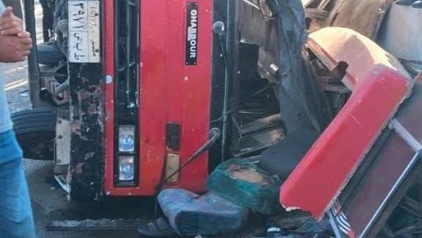 الصحة: إصابة 25 مواطنًا في حادث انقلاب ميني باص تابع لوزارة الشباب والرياضة بطريق العاصمة الإدارية