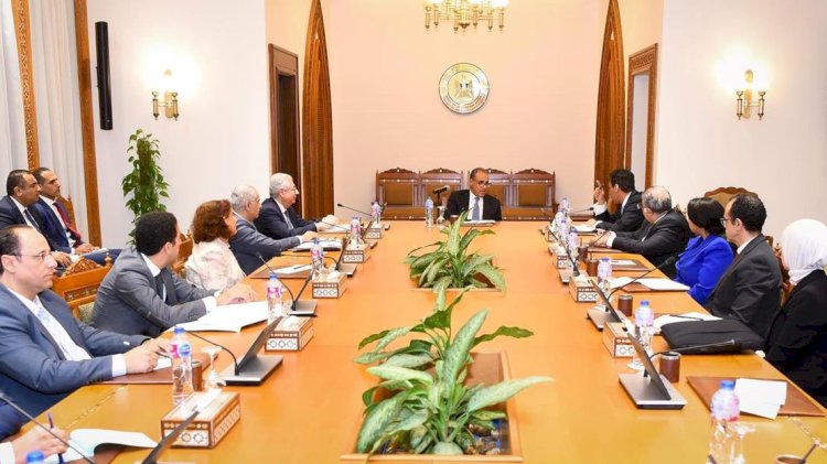 وزير الخارجية يلتقى قيادات وأعضاء القطاع الآسيوي وإدارة البحوث والتقديرات والتخطيط السياسي