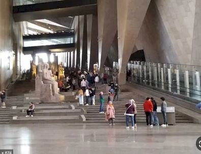 أحمد موسى عن الإقبال الجماهيري للمتحف المصري الكبير اليوم: أنا بكيت النهارده أكتر من مرة