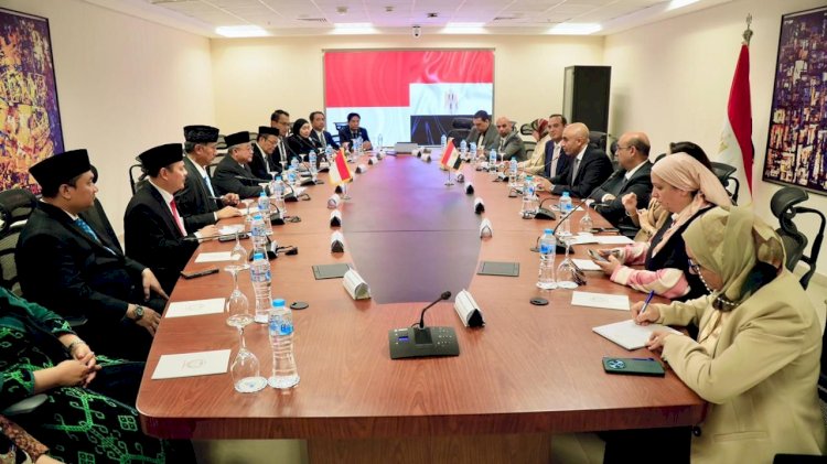 وزير التربية والتعليم يبحث مع نظيره الإندونيسي سبل تعزيز التعاون وتبادل الخبرات في مجال التعليم والتعليم الفني