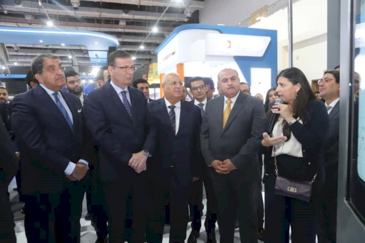 وزير الزراعة يتفقد جناح "إي فاينانس" بمعرض القاهرة الدولي للتكنولوجيا" ويثمن جهود التحول الرقمي