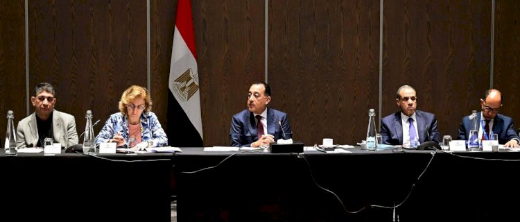 رئيس الوزراء يعقد اجتماعا مع 40 من ممثلي كبريات الشركات والمؤسسات الفكرية والبحثية في جنوب أفريقيا