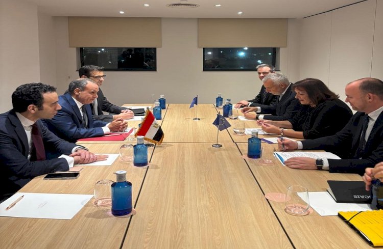 وزير الخارجية يلتقي المفوضة الأوروبية للمتوسط على هامش أعمال المنتدى الإقليمي العاشر