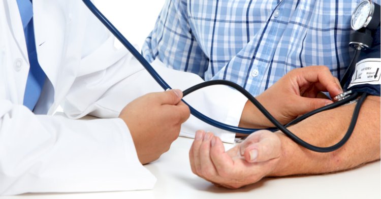 حسام موافي يحذر من مضاعفات ارتفاع ضغط الدم: «تهدد الكليتين»