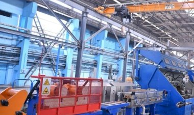 وزير قطاع الأعمال العام يتلقى تقريرًا حول التشغيل التجريبي لمشروع إنتاج السلك الجديد بشركة مصر للألومنيوم