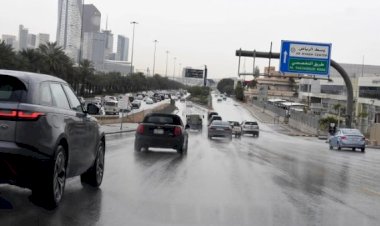 السعودية ترفع الإنذار الأحمر .. أمطار وصواعق رعدية وضباب تضرب الرياض