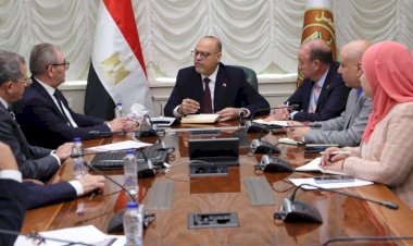 وزير العمل يلتقي وفدًا من مجلس إدارة غرفة صناعة الملابس والمفروشات المنزلية باتحاد الصناعات