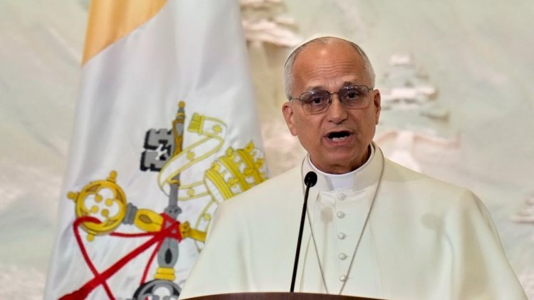 بابا الفاتيكان يُطالب حزب الله بنزع سلاحه واللجوء إلى طاولة الحوار