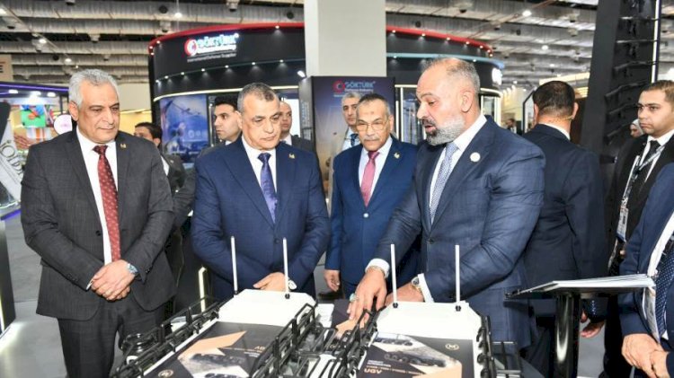 وزير الإنتاج الحربي يزور أجنحة عدد من الشركات المشاركة بمعرض "EDEX 2025"