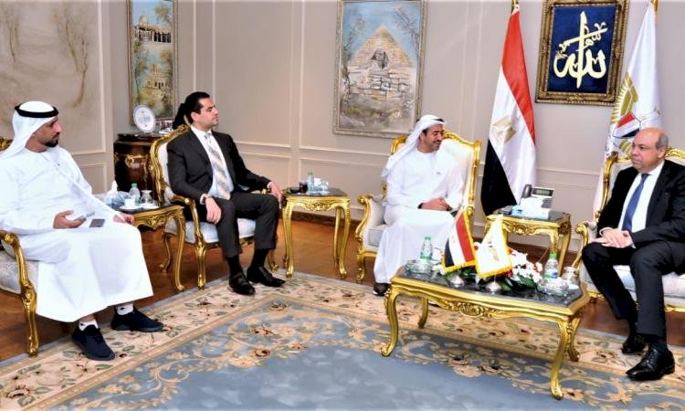 وزير الطيران المدني يبحث مع رئيس مجموعة أبوظبي للطيران آفاق أوسع من التعاون المصري-الإماراتي