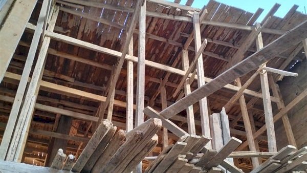 إصابة 7 عمال في سقوط صبّة خرسانية داخل مبنى تحت الإنشاء ببنها