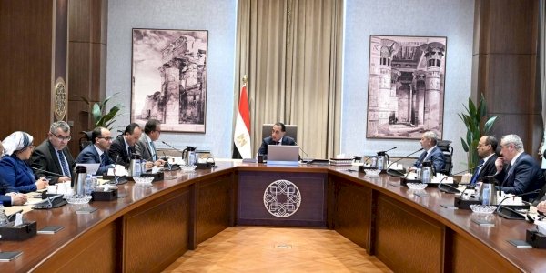 رئيس الوزراء يتابع مستجدات العمل في عدد من ملفات وزارة الصحة والسكان