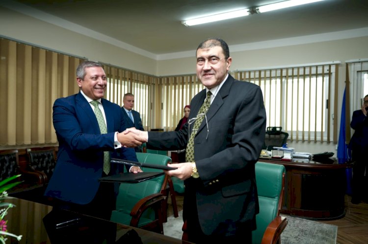 هيئة قناة السويس وبنك التنمية الصناعية (IDB) يوقعان بروتوكول تعاون لإصدار بطاقات دفع إلكترونية لموظفي الهيئة