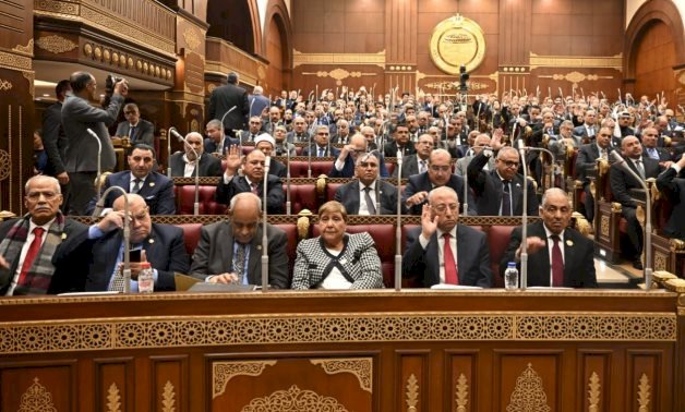 إسكان الشيوخ تبحث استكمال الطريق الصحراوى الشرقى وتطوير طرق بئر العبد