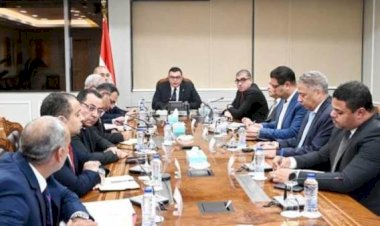 وزير الإسكان يتابع الموقف التنفيذي للمشروعات ومنظومة الصيانة ورفع الكفاءة بمدينة الشروق