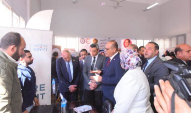 وزير العمل ومحافظ السويس يفتتحان ملتقى توظيفي ويوفر 1700 فرصة عمل لشباب المحافظة