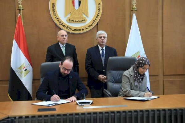وزير التعليم العالي يوقع اتفاقية تعاون بين بنك المعرفة والمجلس العربي للاختصاصات الصحية