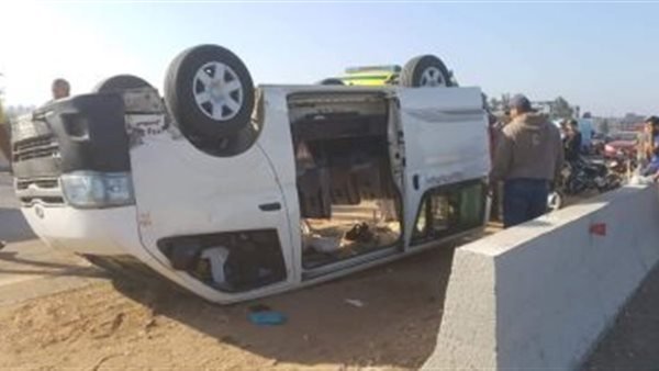 إصابة 10 أشخاص إثر انقلاب ميكروباص بوصلة أبو سلطان فى الإسماعيلية