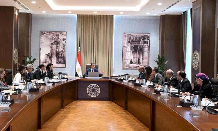 رئيس الوزراء يتابع موقف توافر التمويل المطلوب لمشروعات الكهرباء ودعم الشبكة القومية