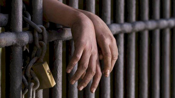 حبس المتهمين بالتعدى على شاب وترويعه لإجبار أسرته عن التنازل عن قضية بشبرا الخيمة