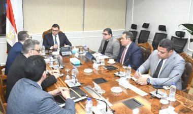 وزير الإسكان يعقد اجتماعًا لمتابعة ملفات عمل الهيئة العامة للتنمية السياحية