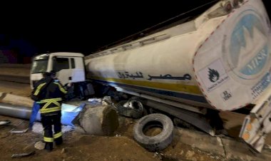 انقلاب سيارة نقل بـ50 طن مواد بترولية بكوبرى حسب الله الكفراوى تجاه المقط