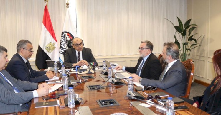 وزير قطاع الأعمال يبحث مع شركة إسبانية سبل التعاون في مشروعات بيئية مستدامة بالشركات التابعة