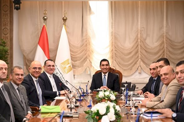 وزير الشباب والرياضة يناقش سبل تطوير منظومة الطب الرياضي