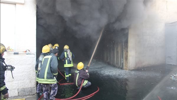 اتحرقت بالكامل.. اندلاع حريق بورشة أخشاب بالمدينة الصناعية في أسيوط