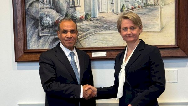 وزير الخارجية ونظيرته البريطانية يبحثان سبل دعم العلاقات الثنائية ومستجدات الوضع الاقليمى