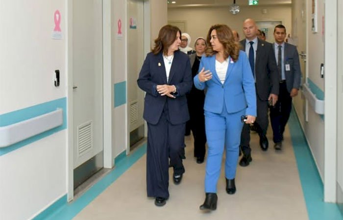 وزيرة التنمية تتفقد مؤسسة "بهية" للكشف المبكر وعلاج سرطان الثدي بالشيخ زايد ..وتوزع هدايا عينية على محاربات السرطان