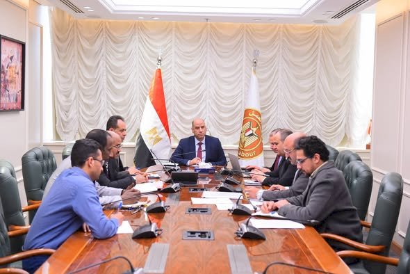 وزير العمل يعقد اجتماعًا تنسيقيًا لمتابعة الاستعدادات الخاصة بالانتخابات النقابية العمالية