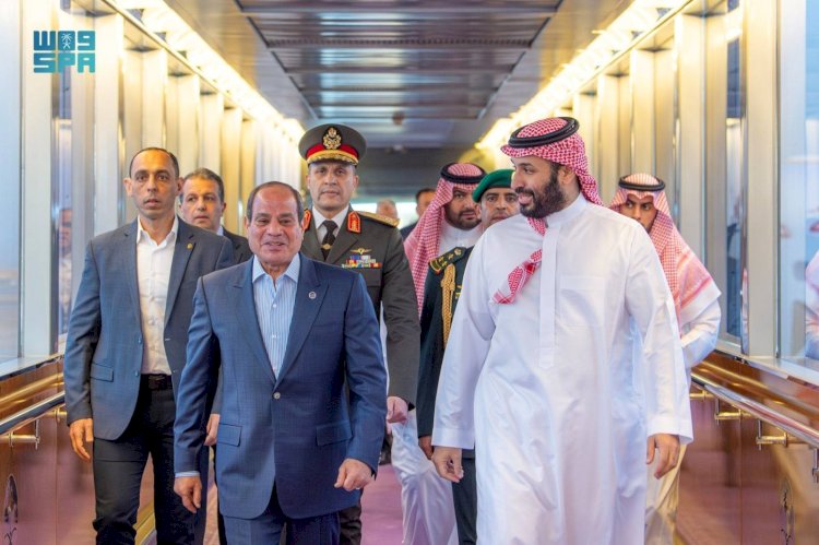 ولى العهد السعودى يصطحب الرئيس السيسى لتوديعه بمطار الملك عبد العزيز بجدة