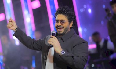 مصطفى حجاج يتألق بأجمل أغانيه فى حفل مسرح البالون ويرفع شعار كامل العدد