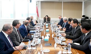 وزيرة الإسكان تتابع جهود توطين صناعة المهمات المستخدمة في مشروعات مياه الشرب ومعالجة الصرف الصحي