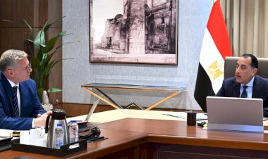 رئيس الوزراء يستعرض مع وزير البترول مستجدات عدد من ملفات عمل الوزارة