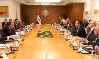 تعزيز التحول الرقمي والخدمات القنصلية بين وزارتي الخارجية والاتصالات وتدشين طابع مئوية وزارة الخارجية المصرية