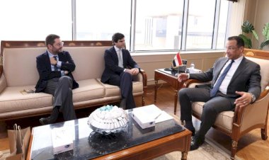 وزير الاتصالات يلتقي مع الرئيس التنفيذي لجامعة IE الإسبانية لبحث آفاق التعاون في بناء القدرات الرقمية    